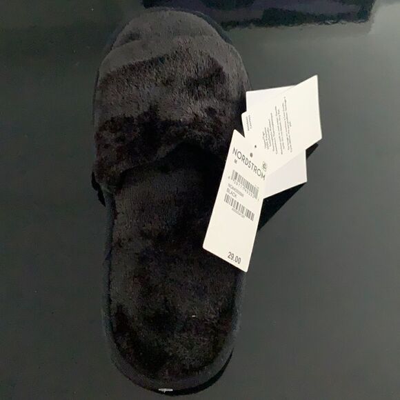NEW Nordstrom Black faux fur slippers 7.5 - Picture 1 of 7